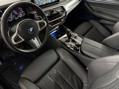 Used 2023 BMW 530e w/ M Sport Package image 11