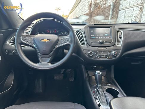 Used 2014 Chevrolet Impala LT w/ Convenience Package image 19