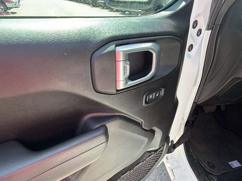 Used 2025 Jeep Wrangler Sport image 15