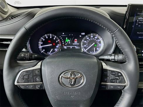 Used 2022 Toyota Highlander Platinum image 12