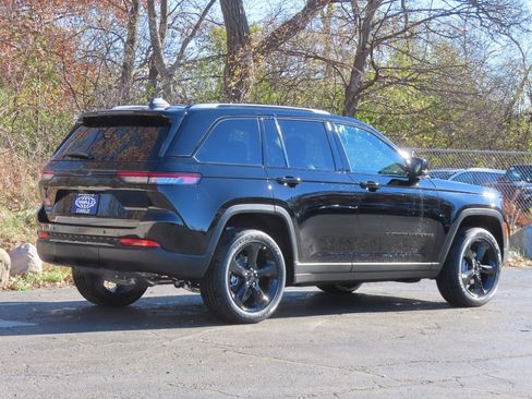 New 2025 Jeep Grand Cherokee Altitude image 3