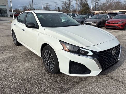 Used 2025 Nissan Altima 2.5 SV image 3