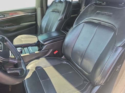 Used 2023 Jeep Grand Cherokee Overland RWD image 15