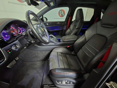 Used 2021 Porsche Cayenne GTS w/ Premium Package image 15