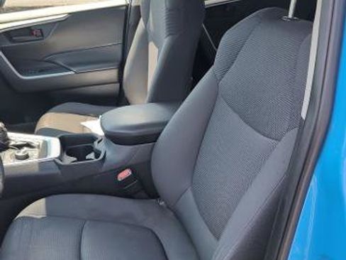 Used 2019 Toyota RAV4 LE w/ Carpet Mat Package AWD/4WD image 10