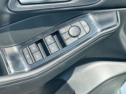 Used 2025 Nissan Rogue SV image 13