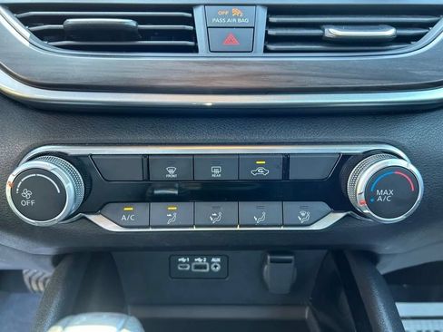 Used 2024 Nissan Altima 2.5 SV FWD image 22