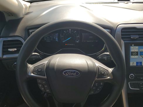 Used 2017 Ford Fusion SE image 23