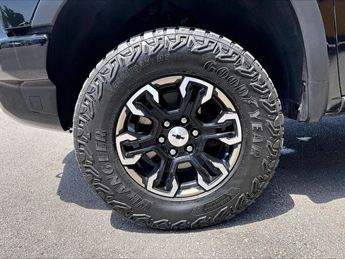 Used 2024 Chevrolet Silverado 1500 ZR2 w/ Technology Package AWD/4WD image 9