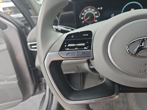 Used 2023 Hyundai Elantra SEL w/ Convenience Package FWD image 17