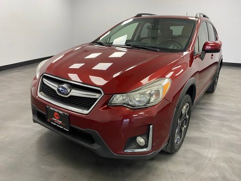 Used 2017 Subaru Crosstrek 2.0i Premium AWD/4WD image 2