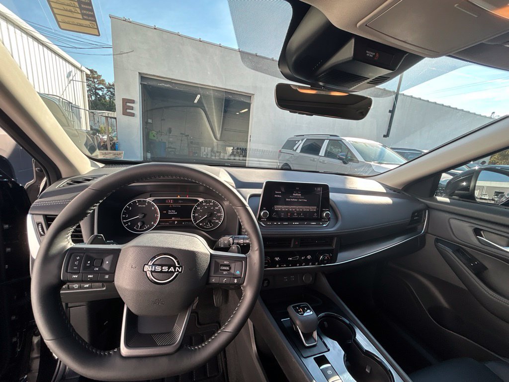 Used 2026 Nissan Rogue Dark Armor AWD/4WD image 13