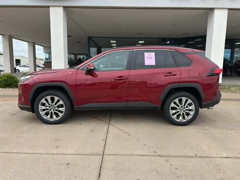 Used 2025 Toyota RAV4 XLE Premium w/ Weather Package AWD/4WD image 4