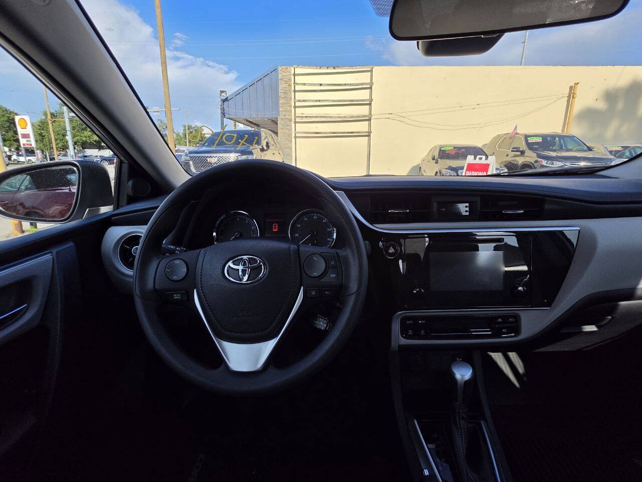 Used 2018 Toyota Corolla LE FWD image 8