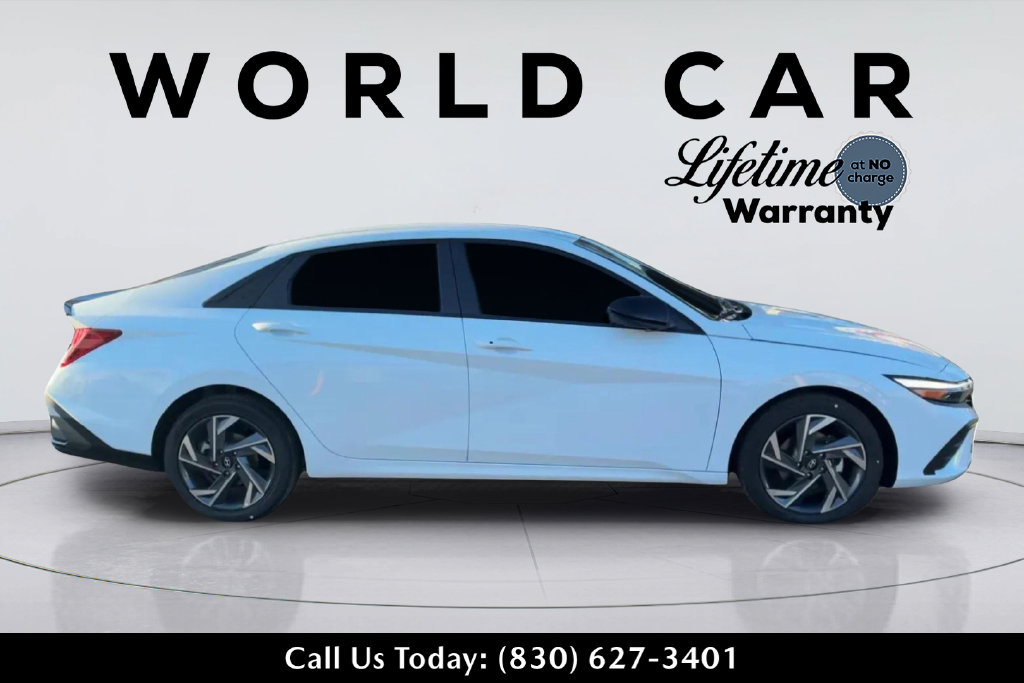 Used 2025 Hyundai Elantra Sport FWD image 2