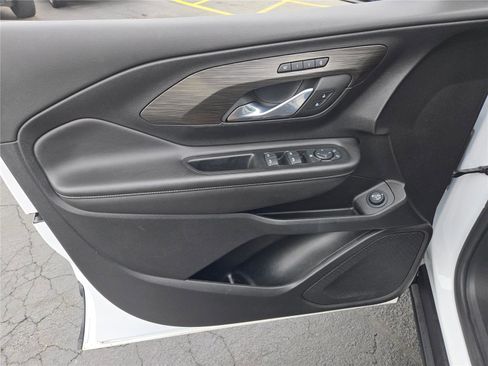 Used 2023 GMC Terrain SLT image 22