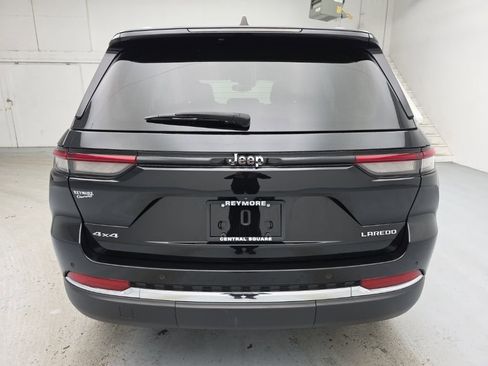 Used 2023 Jeep Grand Cherokee Laredo image 10