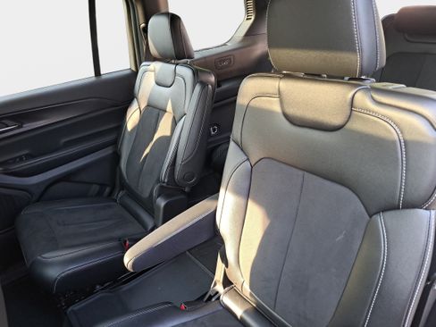 Used 2023 Jeep Grand Cherokee L Altitude AWD/4WD image 16