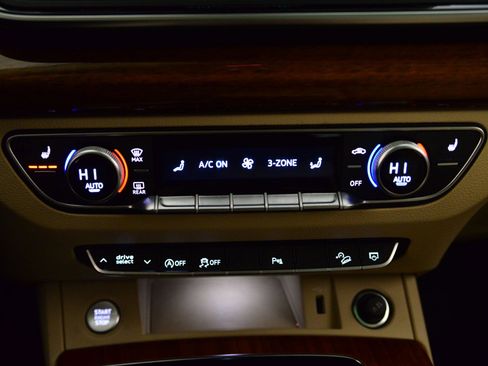 Used 2023 Audi Q5 Premium w/ Convenience Package image 17