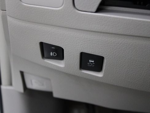 Used 2011 Toyota Camry LE image 35