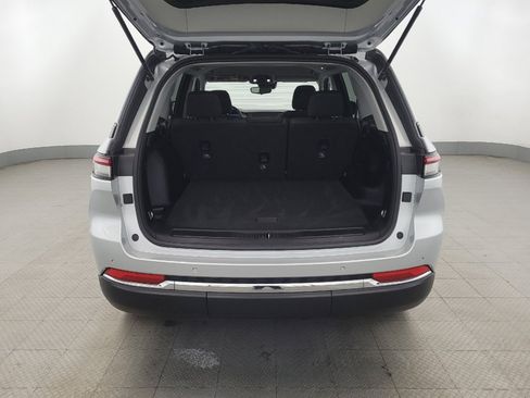 Used 2023 Jeep Grand Cherokee Laredo image 29