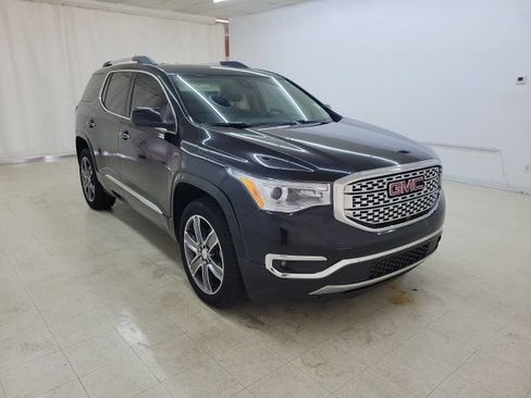 Used 2017 GMC Acadia Denali w/ Technology Package FWD image 3