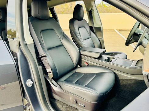 Used 2022 Tesla Model Y Performance image 21