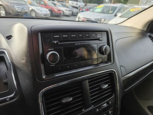 Used 2016 Dodge Grand Caravan SXT w/ Rear Park Assist Package image 20