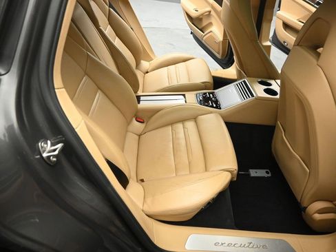 Used 2018 Porsche Panamera 4S Executive image 28