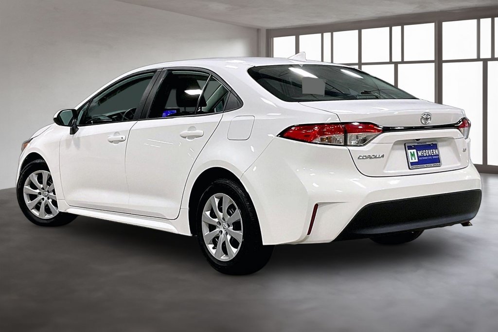 Used 2023 Toyota Corolla LE FWD image 4