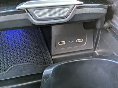 Used 2025 Mercedes-Benz C 300 Sedan image 31