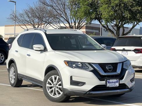 Used 2019 Nissan Rogue SV image 2
