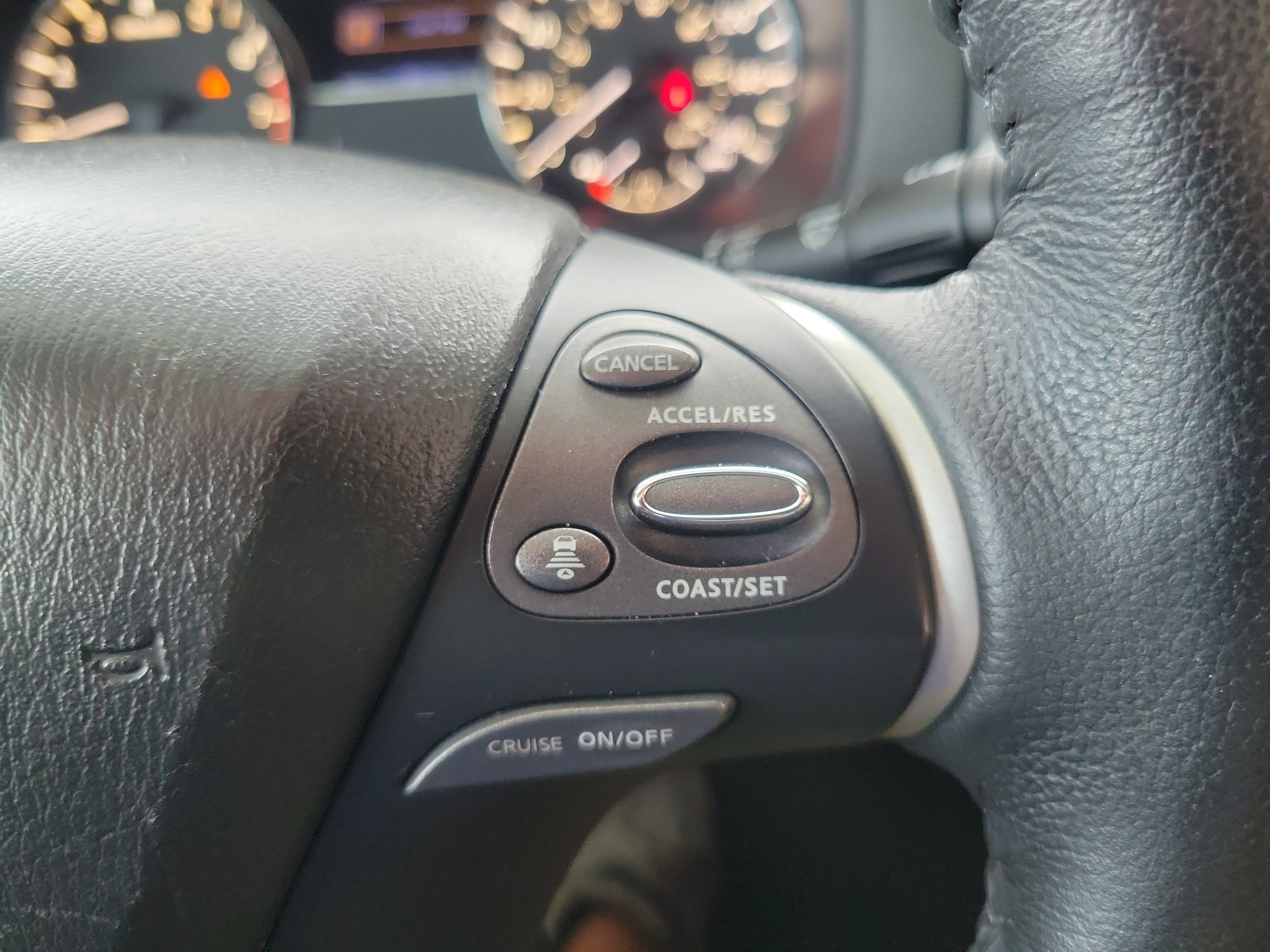 Used 2020 Nissan Pathfinder Platinum FWD image 19