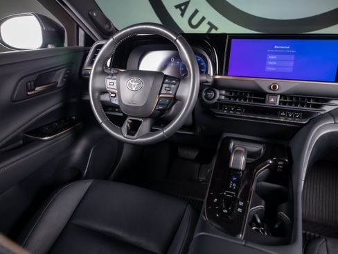 Used 2024 Toyota Crown AWD/4WD image 7