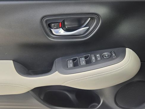 Used 2025 Honda HR-V LX image 26
