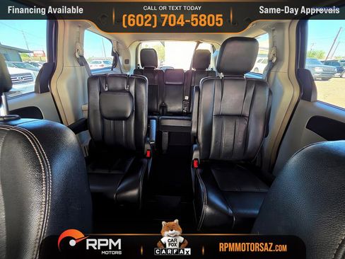 Used 2015 Chrysler Town & Country Touring image 14