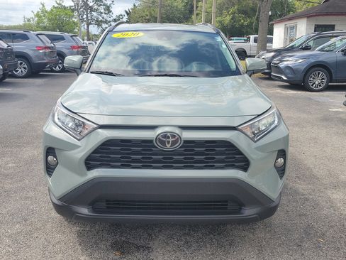 Used 2020 Toyota RAV4 XLE w/ Convenience Package FWD image 2