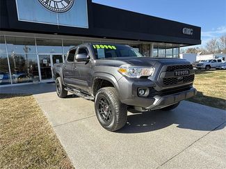 Used 2020 Toyota Tacoma SR video 1