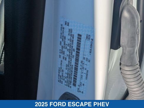 Used 2025 Ford Escape SE FWD image 40