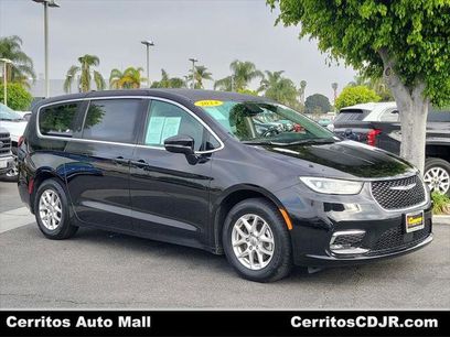 Certified 2024 Chrysler Pacifica Touring-L