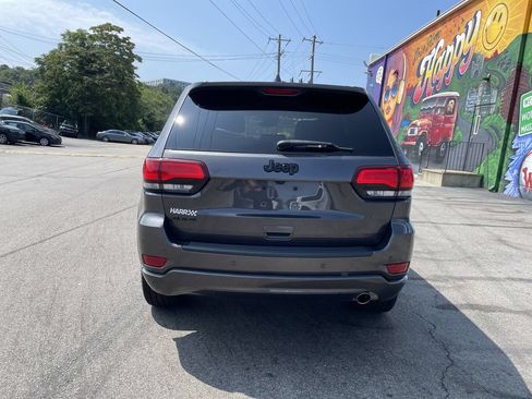 Used 2021 Jeep Grand Cherokee Laredo X AWD/4WD image 4