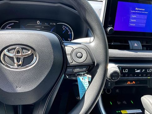 Used 2025 Toyota RAV4 LE AWD/4WD image 25