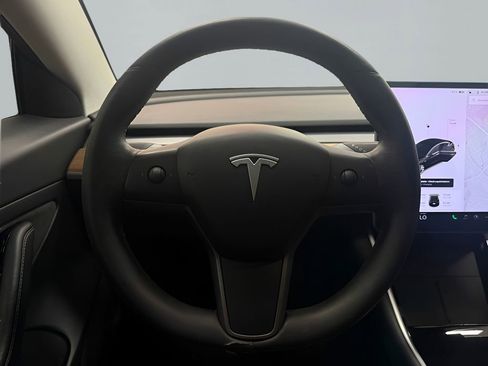 Used 2020 Tesla Model 3 Standard Range Plus RWD image 16