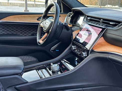 Used 2021 Jeep Grand Cherokee L Summit image 16