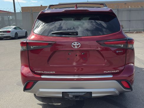 Used 2025 Toyota Highlander Platinum AWD/4WD image 6