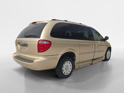 Used 2001 Chrysler Town & Country LX FWD image 3