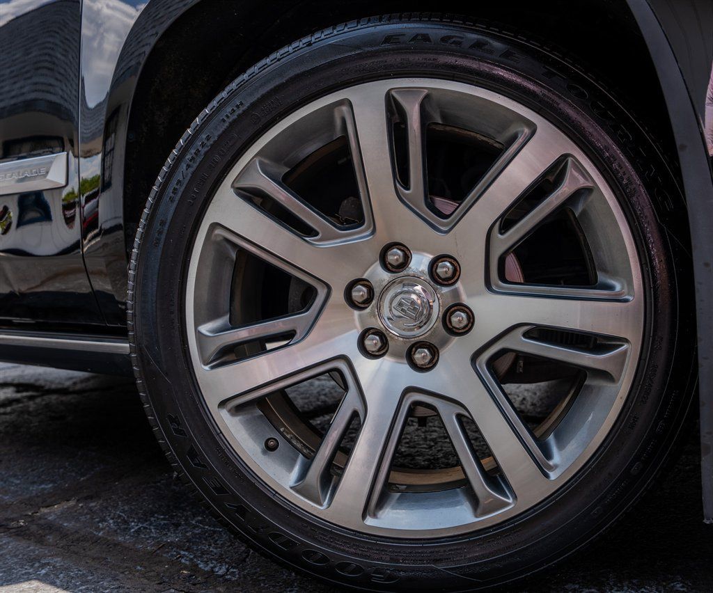 Used 2015 Cadillac Escalade Premium RWD image 13