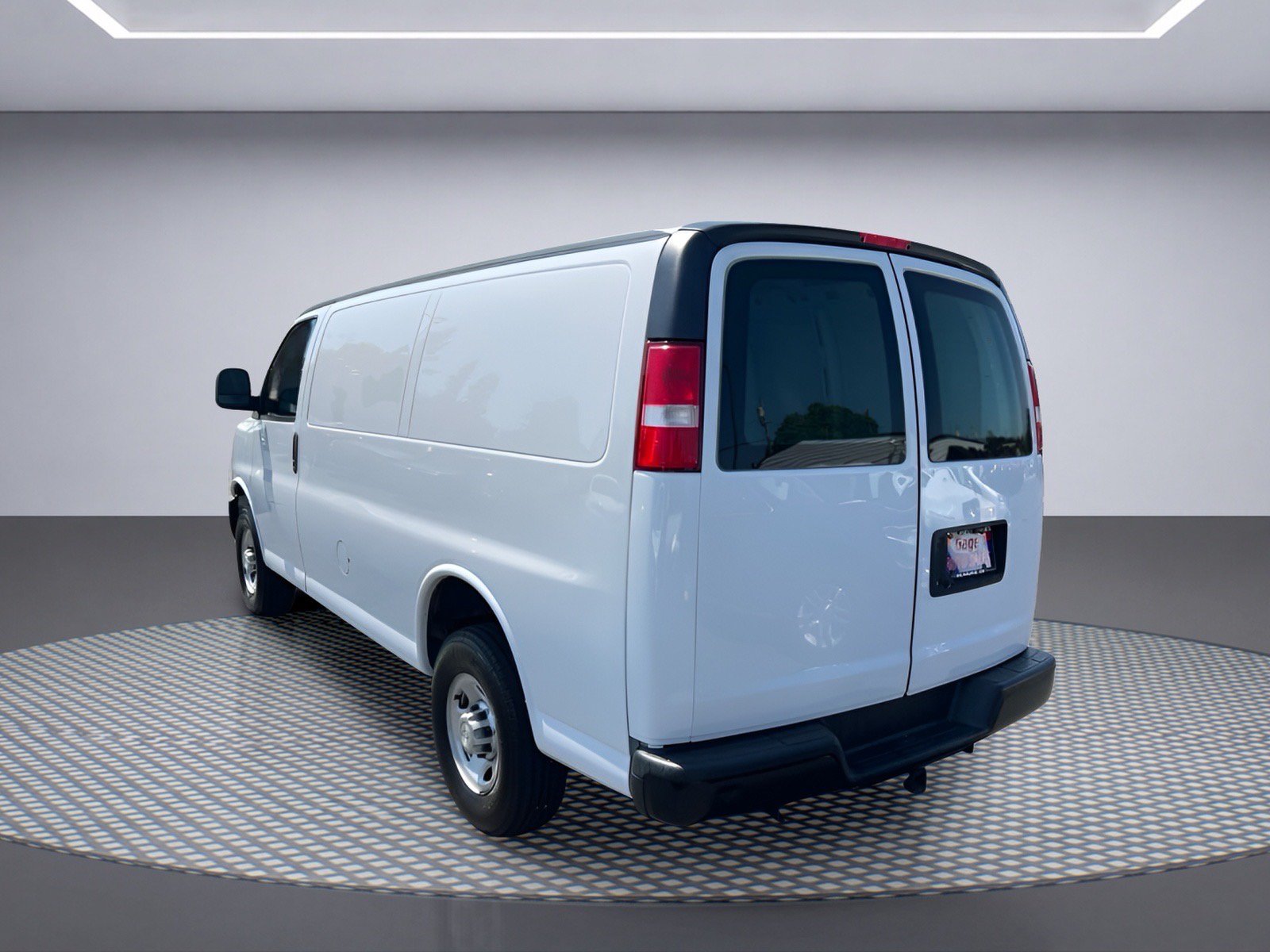 Used 2021 Chevrolet Express 2500 w/ Driver Convenience Package RWD image 4