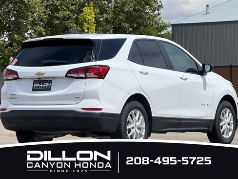 Used 2022 Chevrolet Equinox LS w/ LS Convenience Package AWD/4WD image 4