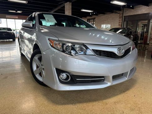 Used 2012 Toyota Camry SE FWD image 1